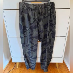Old Navy Stretchtech Camo Cargo Activewear Pant